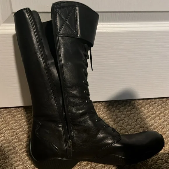 Women motorcycle boots. Excellent condition. Size 8.5. - Picture 3 of 4